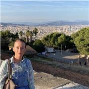 Maestra imparte clases para toda las edades
